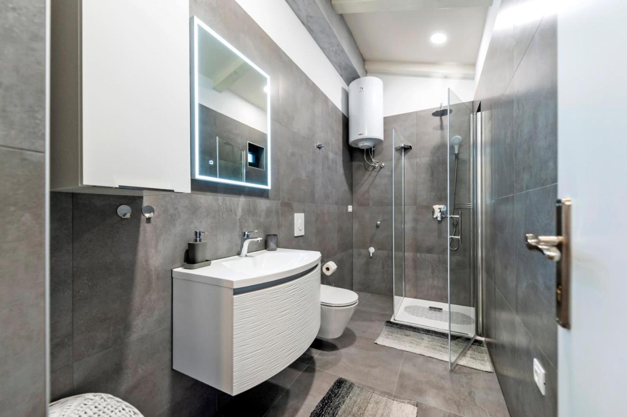 Deluxe Apartments A&A - 2 로비니 외부 사진