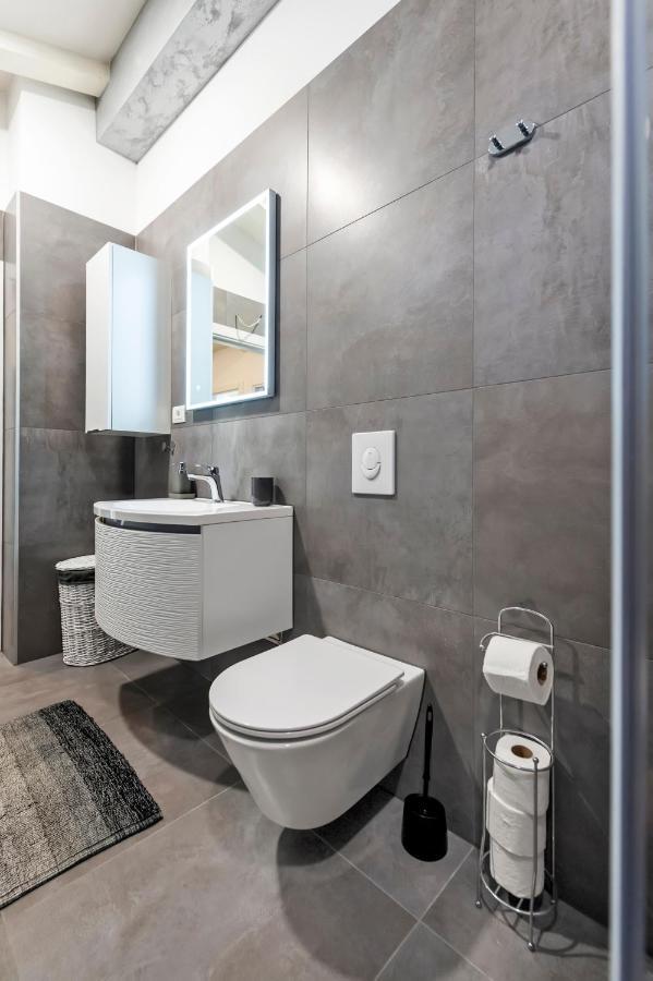 Deluxe Apartments A&A - 2 로비니 외부 사진