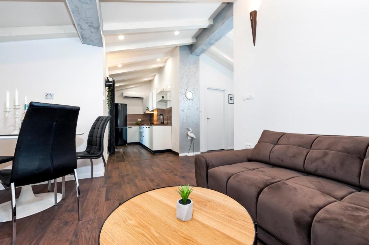 Deluxe Apartments A&A - 2 로비니 외부 사진