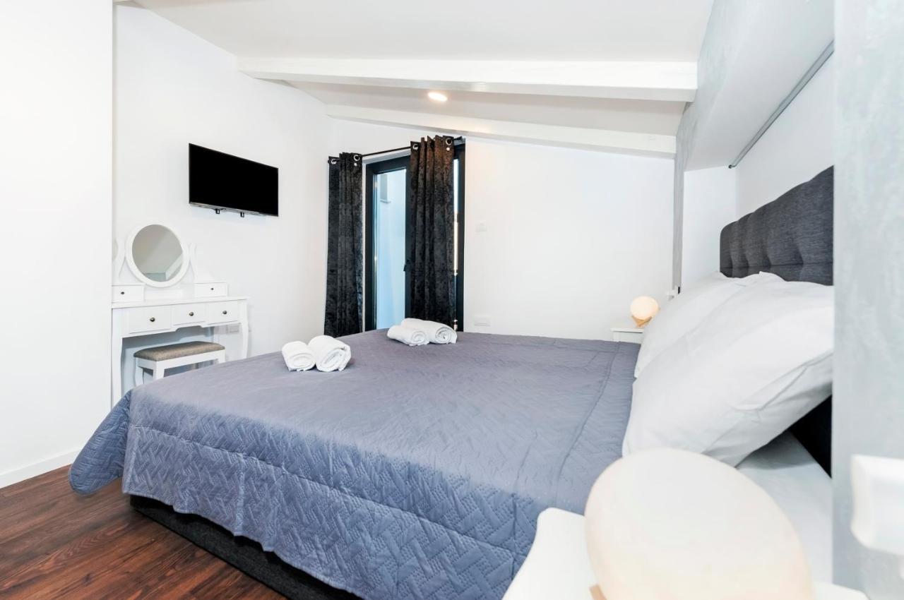 Deluxe Apartments A&A - 2 로비니 외부 사진
