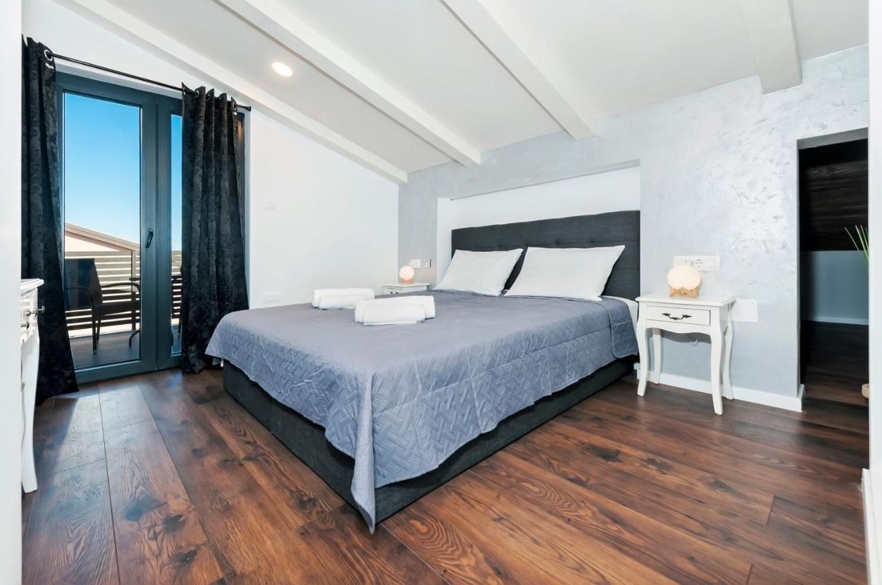 Deluxe Apartments A&A - 2 로비니 외부 사진