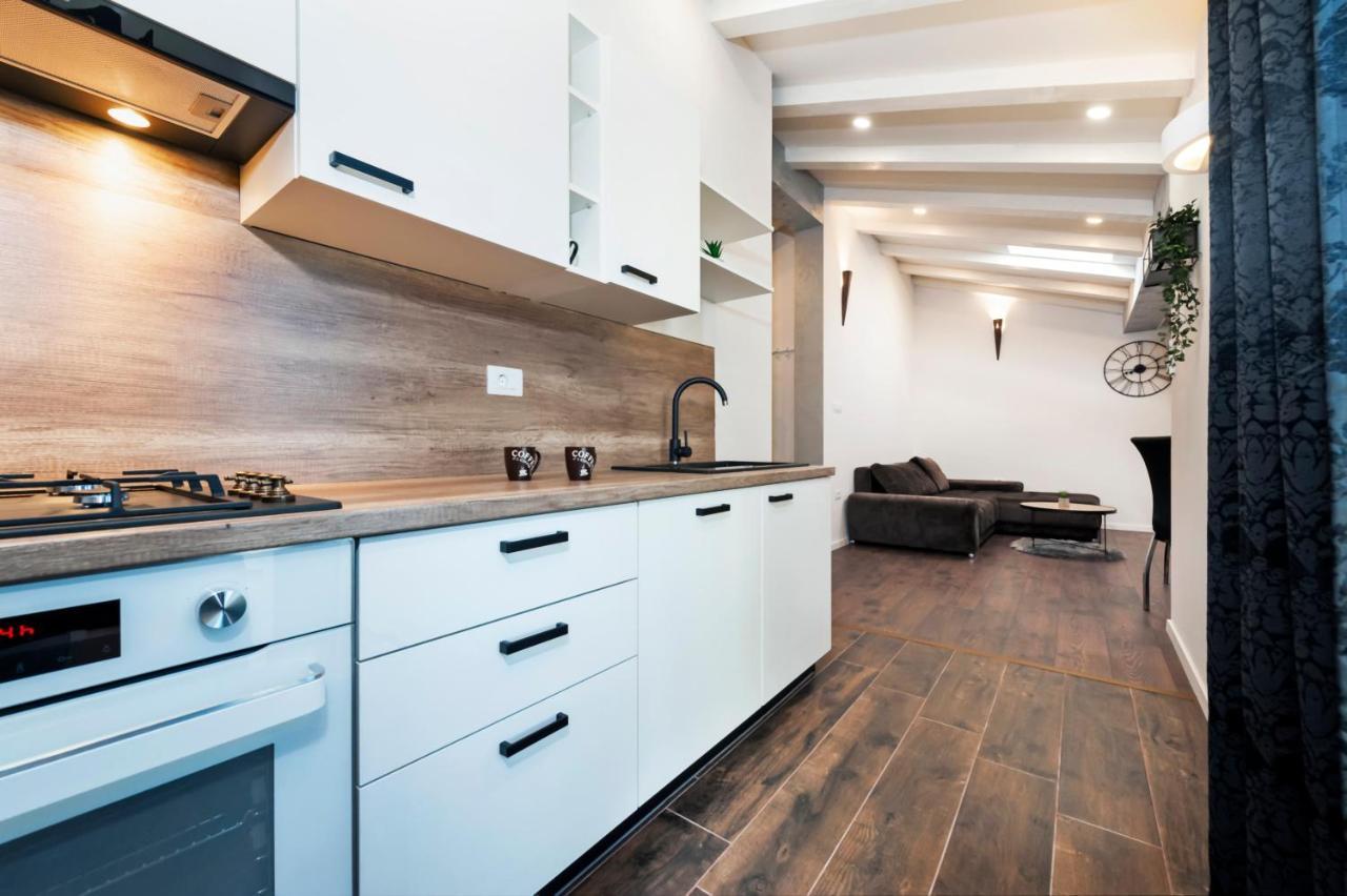 Deluxe Apartments A&A - 2 로비니 외부 사진