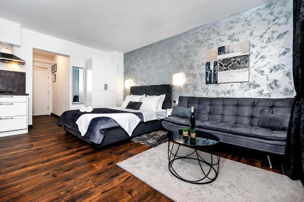 Deluxe Apartments A&A - 2 로비니 외부 사진